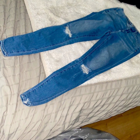 super chic size 4 blue jeans from American Eagle - Picture 2 of 2